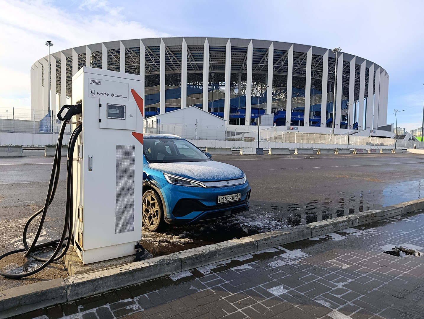 Зарядка Punkt-E в Нижнем Новгороде. Зарядка Punkt-E в Нижнем Новгороде.